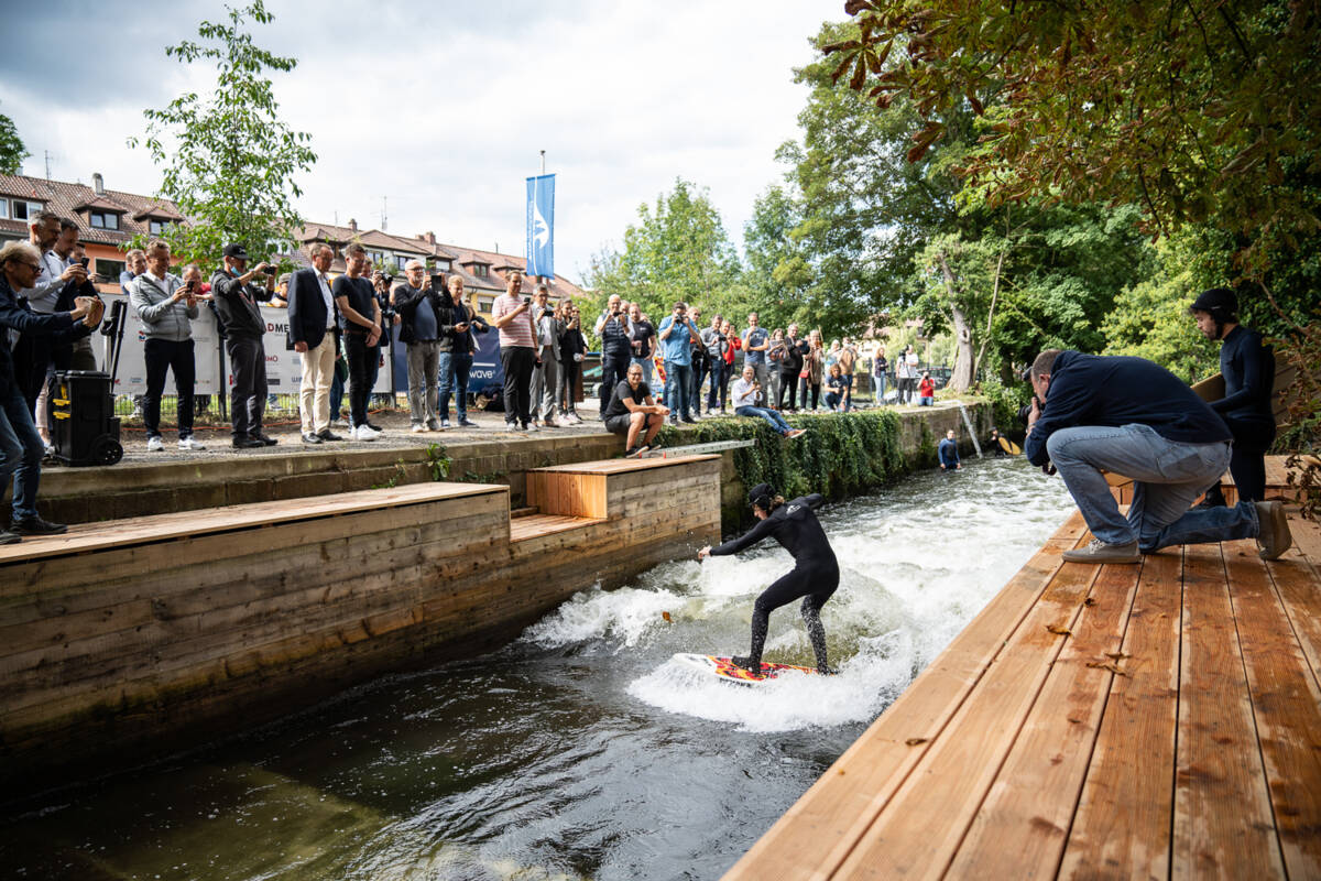 Es darf gesurft werden auf der blackforestwave in Pforzheim