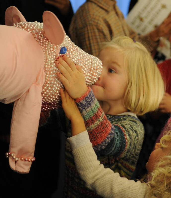 Schmucki die Perlsau im Schmuckmuseum Pforzheim